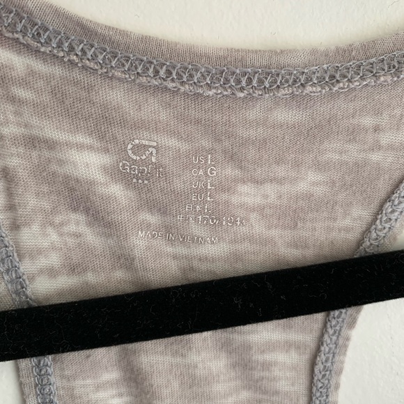 2 for $25 -👟 GAP Fit Workout Tank Top 🏋️‍♀️ - Picture 2 of 4